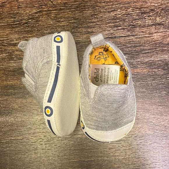 SOLD NWOT Child Of Mine Grey Slip On Shoes in Size Newborn - Picture 3 of 4